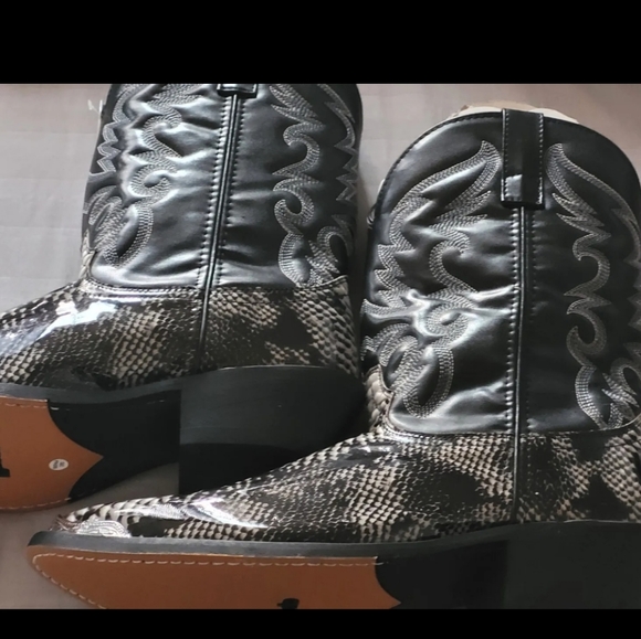 Laredo Monty Black & White Snake Print Boots - Picture 9 of 9